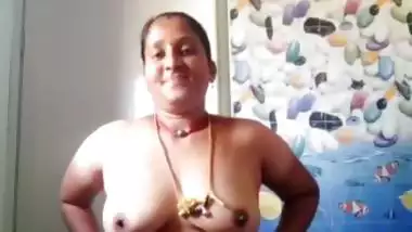 Big ass South Indian aunty stripping saree viral nude