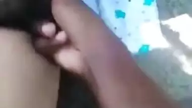 Outdoor XXX video of Lankan dude fingering his Desi GF's hairy cunt