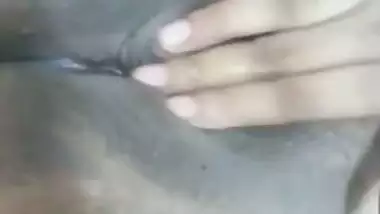 Cute girlfriend black pussy fingering solo nude