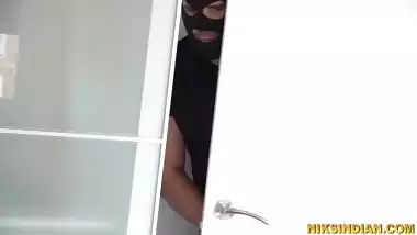 Police wali ne chor ko apne boobs se dhoodh pilaya aur jamkar choda