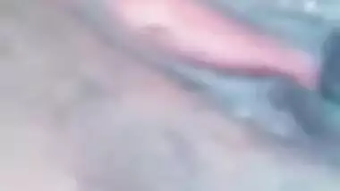 Hot XXX striptease video of the Sri Lankan Desi wife with lush lips