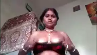 Bihari Bhabhi ki chuchi dikhayi selfie MMS