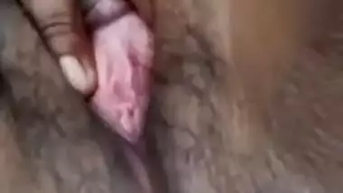 Young village girl spreads legs to rub virgin Desi bush in XXX video