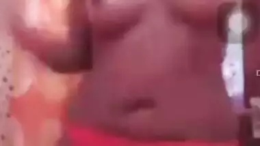 Winsome Desi webcam model performs her first sex video for the fan