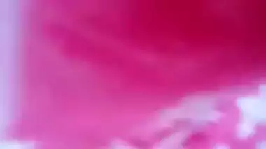 Bangladeshi girl in pink saree shows off her Desi XXX pussy on cam