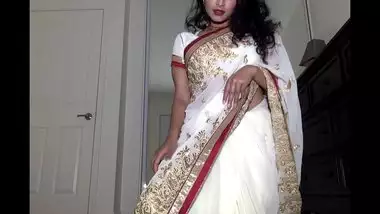 Xxxwwxy - Desi-and-horny-bhabhi-maya's-erotic-saree-strip desi porn