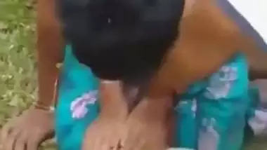 Cameraguy films his friend fucking Desi girl's XXX cave outdoors