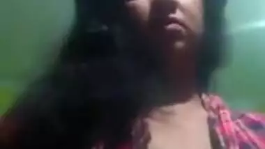 Exposing big tits is how the Desi draws attention to her XXX show