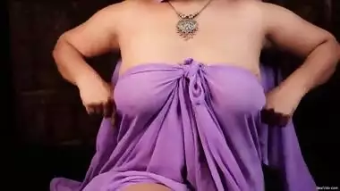 Aunty only in saree showing her assets