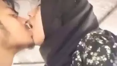 Hijab Bengali boob sucking by lover in outdoor sex