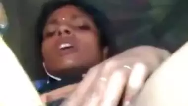 Horny Desi village wife rubs XXX pussy in kitchen using rolling pin