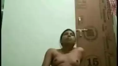 Desi aunty takes off dress and stretches XXX slit on the floor