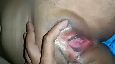 Shaved pussy exploration of Indian prostitute