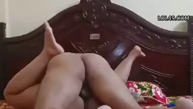 Desi wife pussy licking by husband friend xxx clip