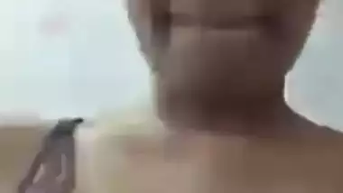 Desi Unhooking bra solo selfie