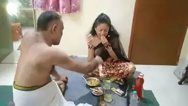 A man drinks with a slut and fucks her in a Telugu sex video