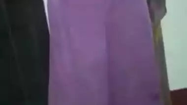 Desi babe takes her colorful sari down and remains naked XXX video