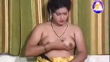 Aunty Feeling Boobs.