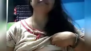 Today Exclusive- Desi Bhabhi Showing Her Big Boos To Lover On Video Call Part 4