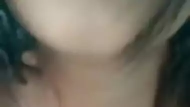 This indian XXX model Gunnjan Aras likes to play nude in instagram