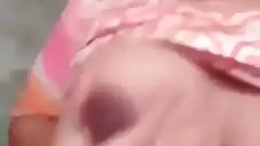 Indian sexy bhabhi Savita showing her boobs