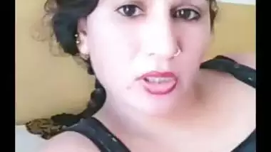 Famous Pakistani bhabhi Labba Khan showing boobs Live