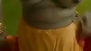 Big boob Tamil Bhabhi strips in nude MMS for her BF