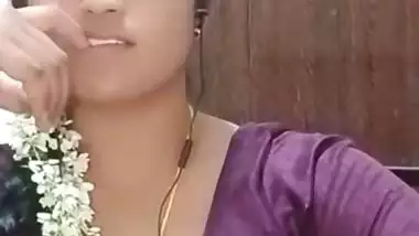 Telugu Chamet girl shows big laddoos on live chat