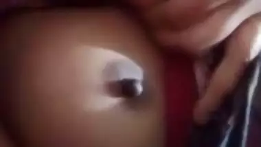 Beautiful bhabhi round boobs showing with sharp nipples