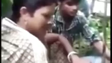 Desi mms sex videos, caught as devar fuck bhabhi outdoor In the jungle