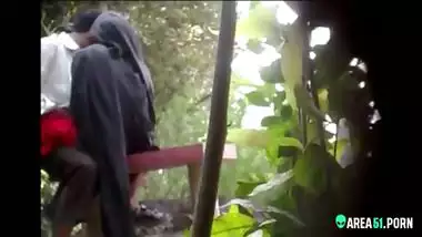 Kinky school girl fucked with BF outdoor bench In park. Desi voyeur сaught on mms