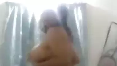 Cute Indian babe nude clip