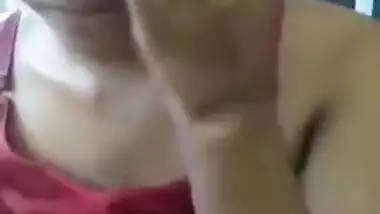 Slim Bangladeshi Bhabhi exposes bush in XXX video for her XXX lover