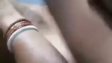 Mature affair bhabhi boob press in blanket viral MMS