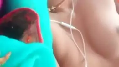 Sexy Desi Bhabhi Showing boobs and Pussy On VIdeo Call New MMS