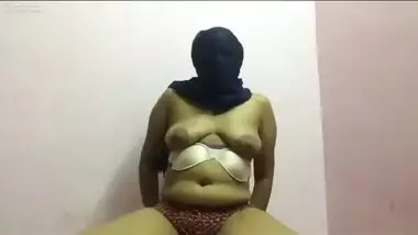 Paki webcam XXX model breaks the sex rules flashing chudai tits for all