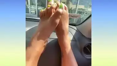 ZolaFoxxx plays with Toes outside medicinal clinic