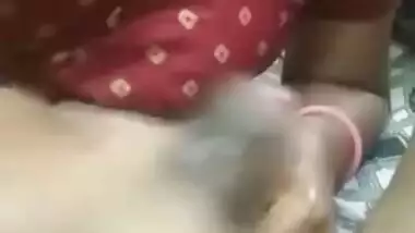 Mature Desi XXX aunty oiling her husband’s dick before sex MMS