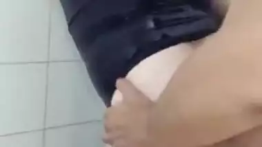 Hijastra Se Deja Mojar De Lluvia Dorada De Su Padrastro Agradecida Se Lo Chupa Y Se Deja Llenar De Leche En La Ducha En Nueva York Usa Desi Bhabhi Xxx