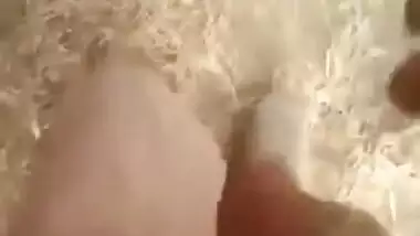 Desi bhabi In Saree Pussy Show in Outdoor! Indian aunty XXX video!