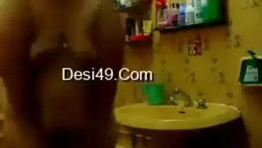 Today Exclusive- Sexy Telugu Bhabhi Record Her Bathing Video For Hubby