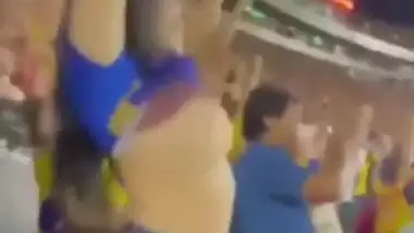 Hot Babe Showing Her Boobs In Stadium desi porn