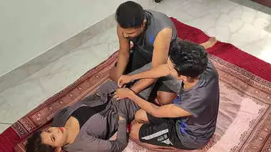 Bedsleepingsex - Boy And Girl One Bed Sleeping Sex hindi porn videos at Pakistanisexporn.com