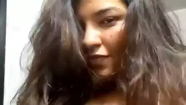 Seductive Indian girl topless big boobs showing selfie