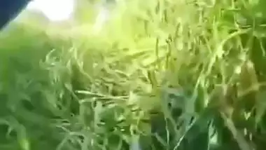 Farmer fucks a lady laborer on the farm to enjoy outdoor sex