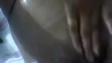 Indian with small tits doesn't feel shy to show how she washes body