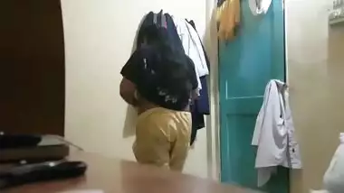 Work is over and fat Desi woman plans to record solo XXX sex video