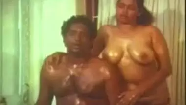 Xxxvihoe - Mallu Maid Topless Oil Massage B Grade Porn Video desi porn