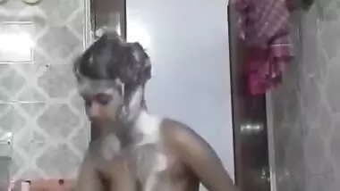Today Exclusive- Sexy Desi Girl Record Her Bathing Video For Lover