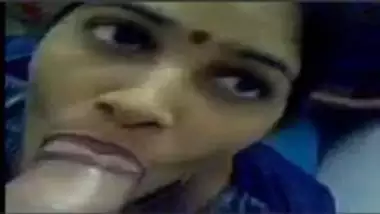 Kannada Auntys Toilet Videos - Kannada Aunty Drink And Sex In Movie hindi porn videos at Pakistanisexporn. com